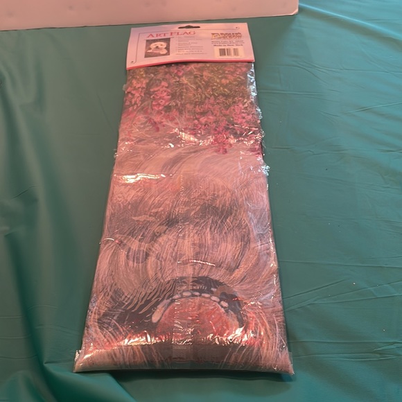 New- Cuts Dog flag -26 x 37 - Picture 5 of 5